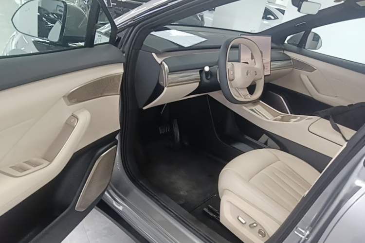 Used ONVO L60 2025 Model—60 kWh Rear-Wheel-Drive Version Driver Seat