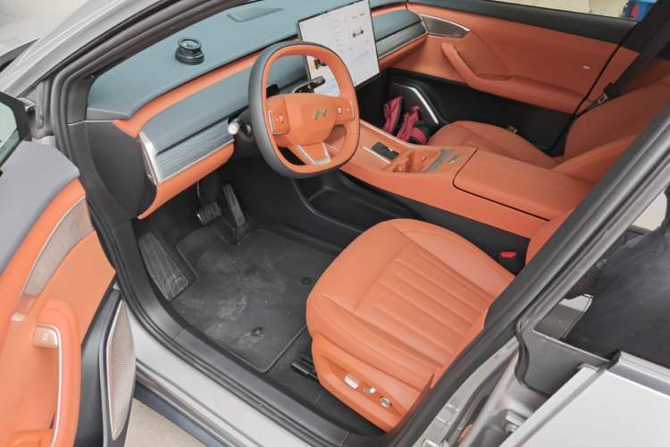 Used ONVO L60 2025 Model—60 kWh Rear-Wheel-Drive Version Driver Seat