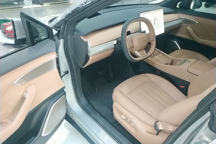 Used ONVO L60 2025 Model—85 kWh Rear-Wheel-Drive Version Driver Seat