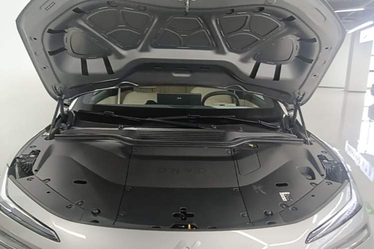 Used ONVO L60 2025 Model—60 kWh Rear-Wheel-Drive Version Engine Bay