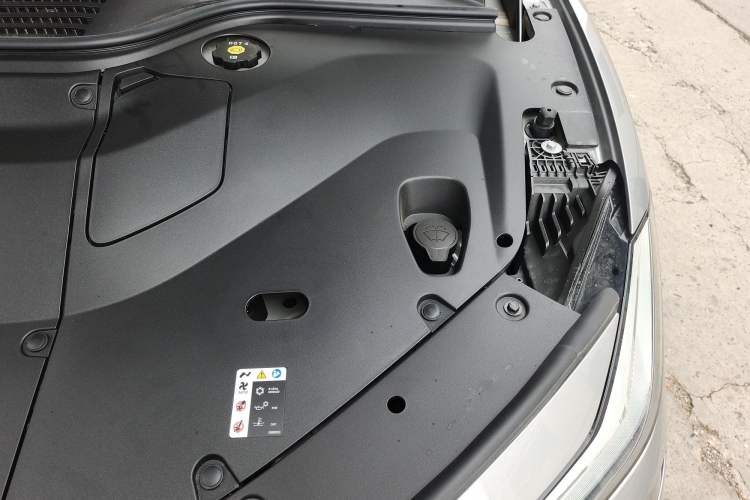 Used ONVO L60 2025 Model—60 kWh Rear-Wheel-Drive Version Engine Bay Left