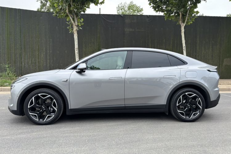 Used ONVO L60 2025 Model—60 kWh All-Wheel-Drive Version Exterior 8
