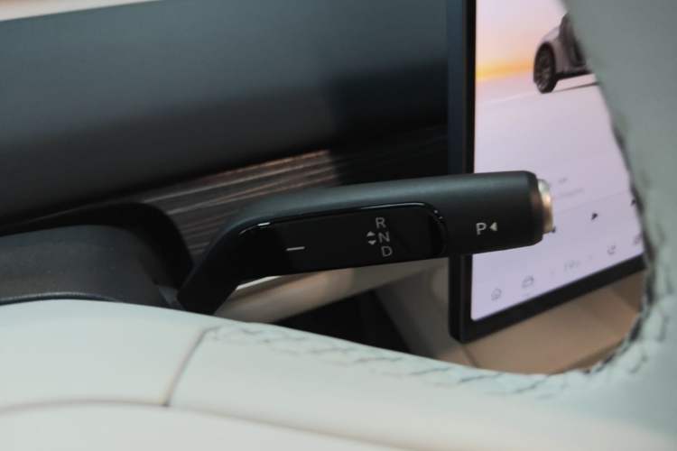 Used ONVO L60 2025 Model—60 kWh Rear-Wheel-Drive Version Gear Lever