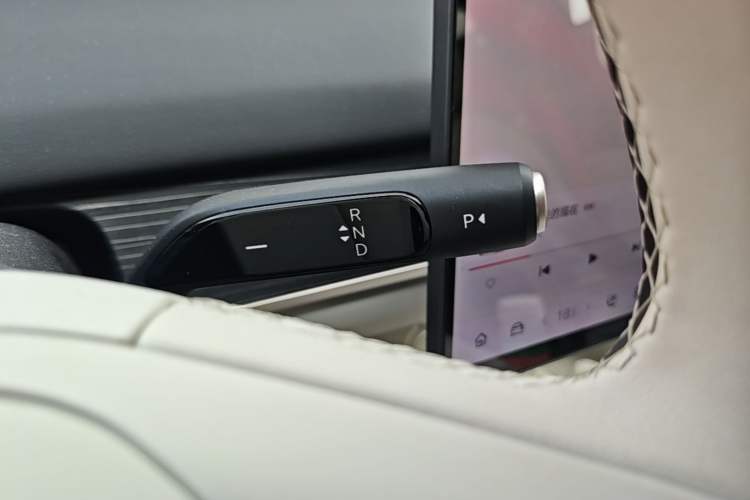 Used ONVO L60 2025 Model—60 kWh Rear-Wheel-Drive Version Gear Lever