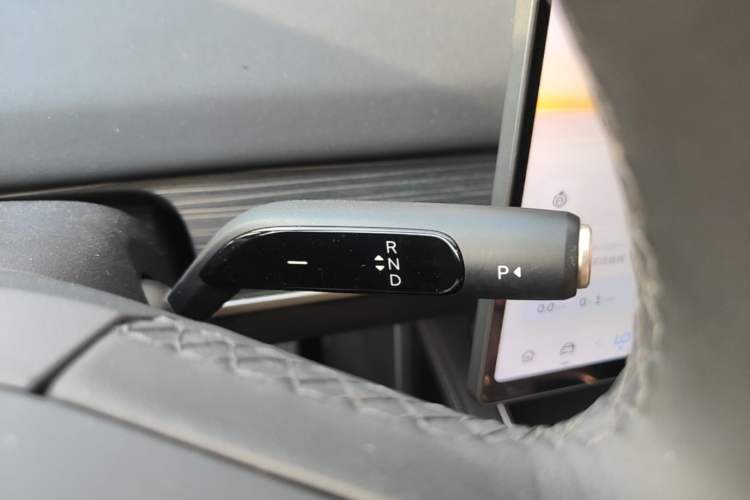 Used ONVO L60 2025 Model—60 kWh Rear-Wheel-Drive Version Gear Lever
