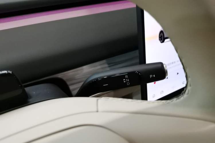 Used ONVO L60 2025 Model—60 kWh All-Wheel-Drive Version Gear Lever