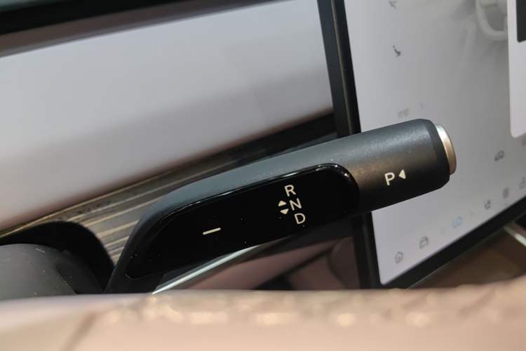 Used ONVO L60 2025 Model—60 kWh Rear-Wheel-Drive Version Gear Lever