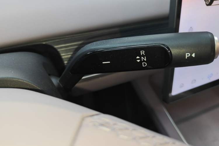 Used ONVO L60 2025 Model—60 kWh Rear-Wheel-Drive Version Gear Lever