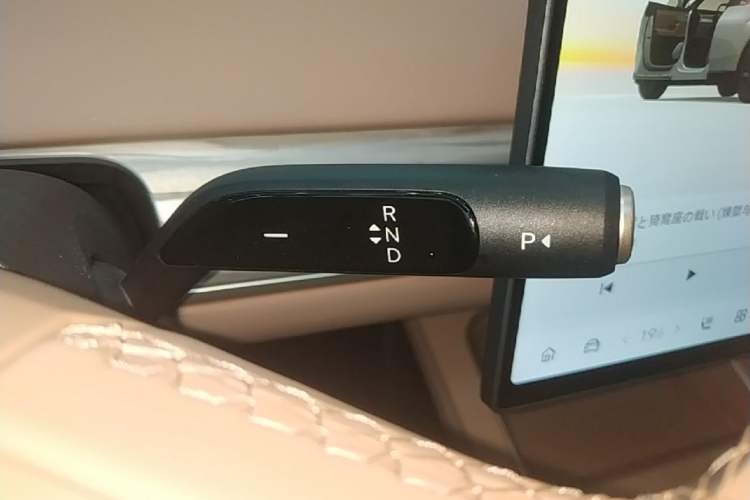 Used ONVO L60 2025 Model—85 kWh Rear-Wheel-Drive Version Gear Lever