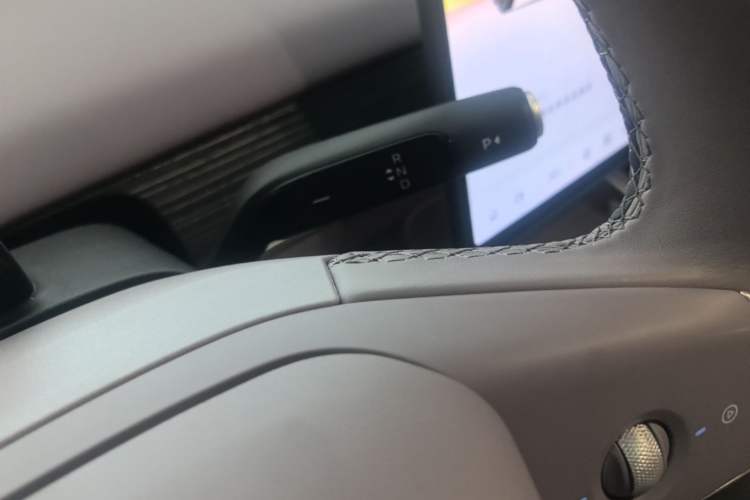 Used ONVO L60 2025 Model—60 kWh Rear-Wheel-Drive Version Gear Lever