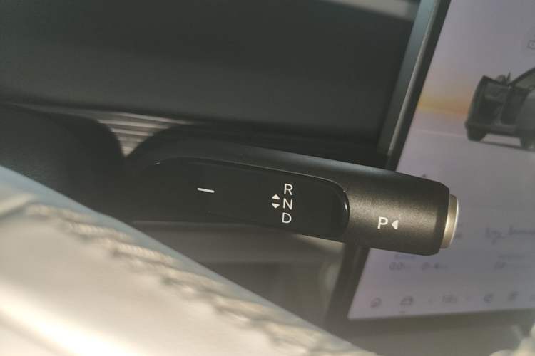 Used ONVO L60 2025 Model—60 kWh Rear-Wheel-Drive Version Gear Lever
