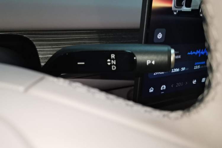 Used ONVO L60 2025 Model—60 kWh Rear-Wheel-Drive Version Gear Lever