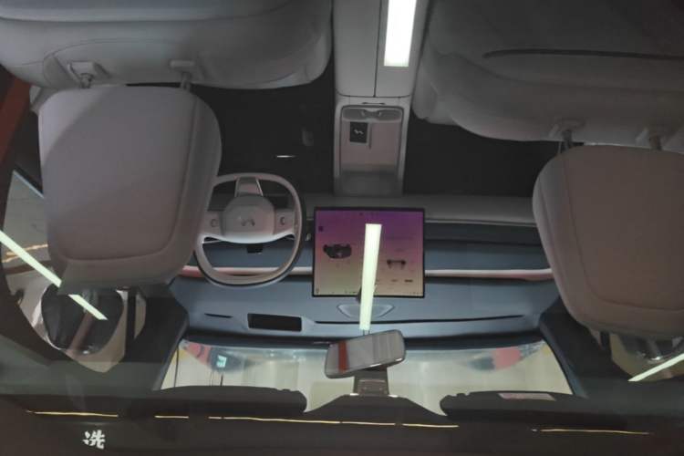 Used ONVO L60 2025 Model—60 kWh Rear-Wheel-Drive Version Headliner