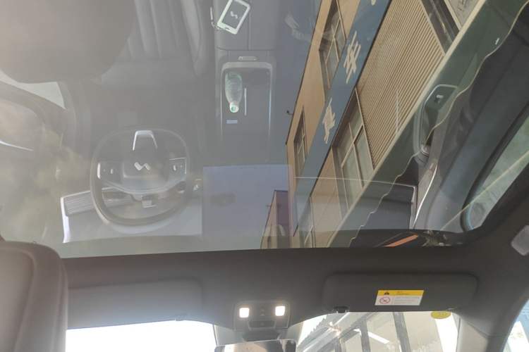 Used ONVO L60 2025 Model—60 kWh Rear-Wheel-Drive Version Headliner