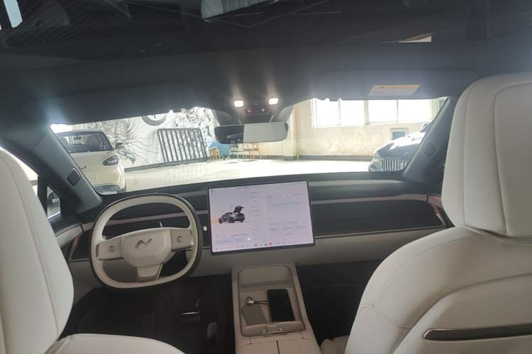 Used ONVO L60 2025 Model—60 kWh Rear-Wheel-Drive Version Headliner