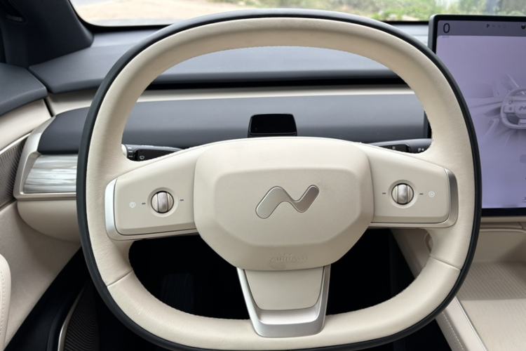 Used ONVO L60 2025 Model—60 kWh All-Wheel-Drive Version Interior 5