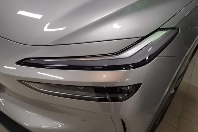 Used ONVO L60 2025 Model—60 kWh Rear-Wheel-Drive Version Left Front Headlight