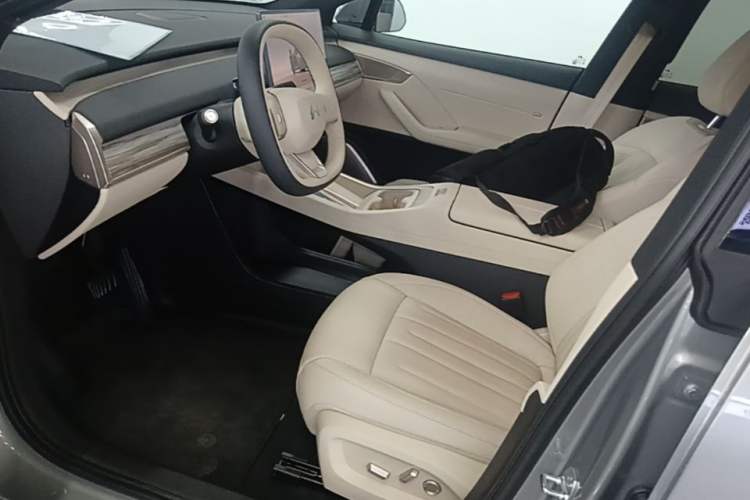 Used ONVO L60 2025 Model—60 kWh Rear-Wheel-Drive Version Left Front Seat