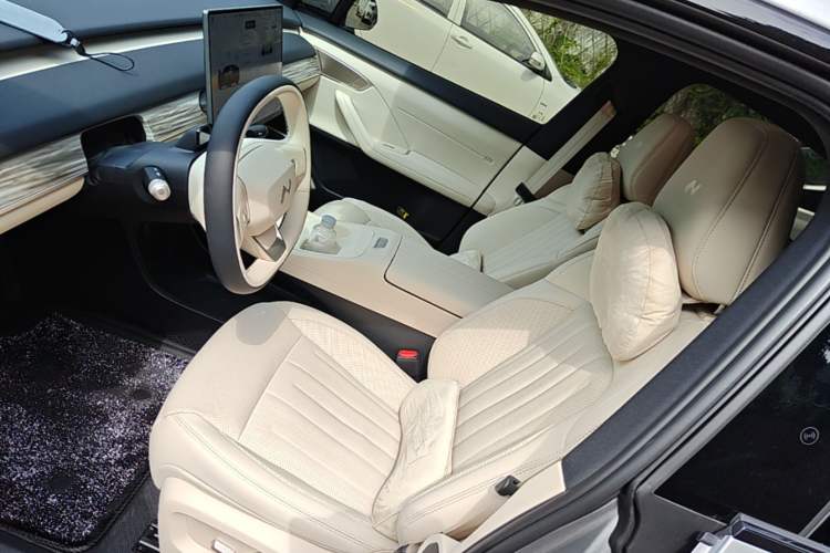 Used ONVO L60 2025 Model—60 kWh Rear-Wheel-Drive Version Left Front Seat