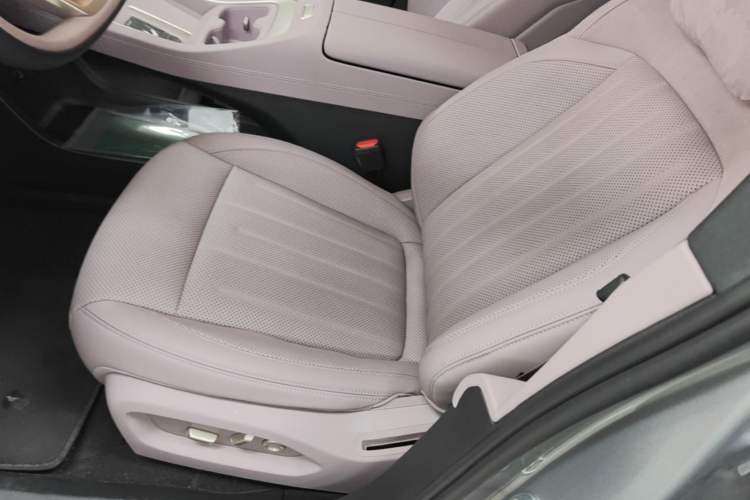 Used ONVO L60 2025 Model—60 kWh Rear-Wheel-Drive Version Left Front Seat