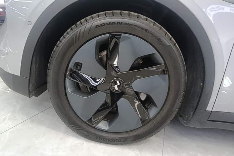 Used ONVO L60 2025 Model—60 kWh Rear-Wheel-Drive Version Left Front Wheel Hub