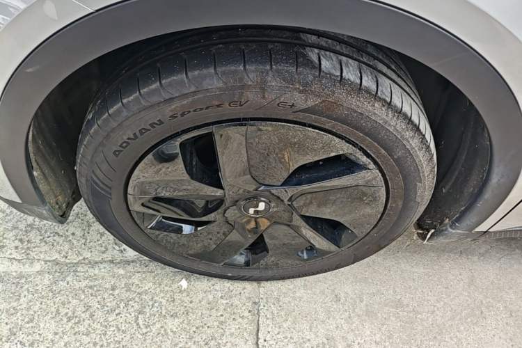 Used ONVO L60 2025 Model—60 kWh Rear-Wheel-Drive Version Left Front Wheel Hub