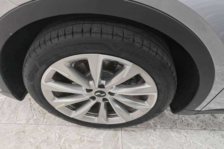 Used ONVO L60 2025 Model—60 kWh Rear-Wheel-Drive Version Left Front Wheel Hub
