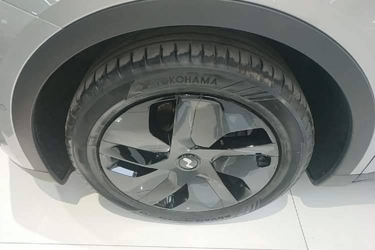 Used ONVO L60 2025 Model—85 kWh Rear-Wheel-Drive Version Left Front Wheel Hub