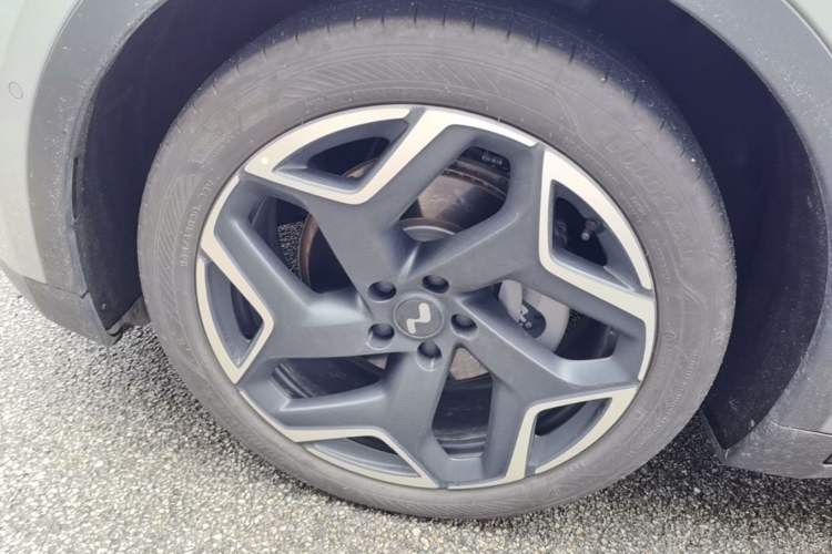 Used ONVO L60 2025 Model—60 kWh Rear-Wheel-Drive Version Left Front Wheel Hub