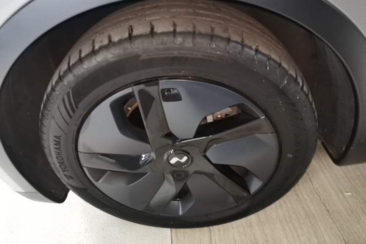 Used ONVO L60 2025 Model—60 kWh Rear-Wheel-Drive Version Left Front Wheel Hub