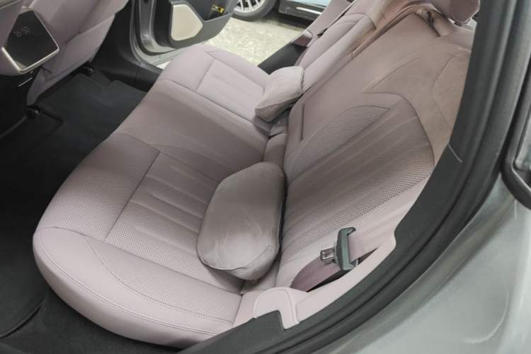 Used ONVO L60 2025 Model—60 kWh Rear-Wheel-Drive Version Left Rear Seat