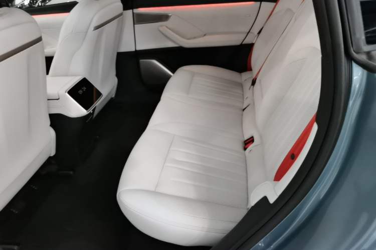 Used ONVO L60 2025 Model—60 kWh Rear-Wheel-Drive Version Left Rear Seat