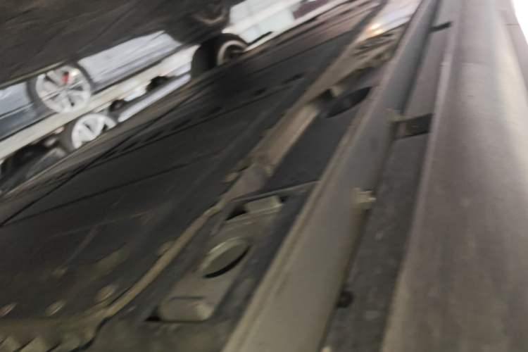 Used ONVO L60 2025 Model—60 kWh Rear-Wheel-Drive Version Left Side Sill