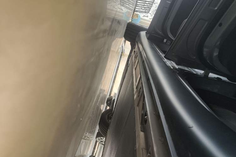 Used ONVO L60 2025 Model—60 kWh Rear-Wheel-Drive Version Left Side Sill