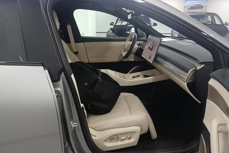 Used ONVO L60 2025 Model—60 kWh Rear-Wheel-Drive Version Right Front Seat