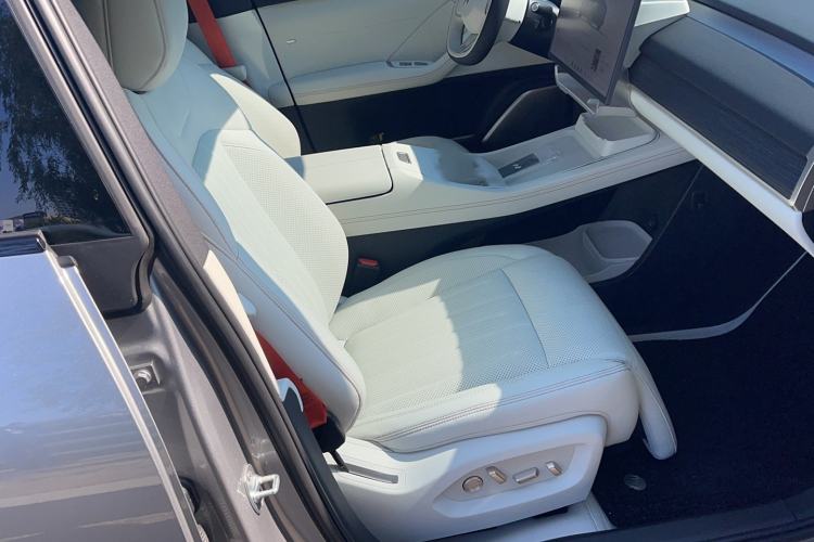 Used ONVO L60 2025 Model—60 kWh Rear-Wheel-Drive Version Right Front Seat