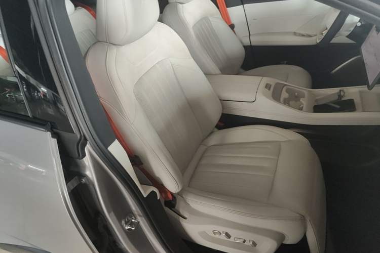 Used ONVO L60 2025 Model—60 kWh Rear-Wheel-Drive Version Right Front Seat