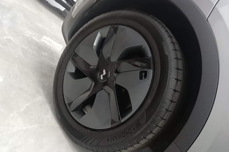 Used ONVO L60 2025 Model—60 kWh Rear-Wheel-Drive Version Right Rear Wheel Hub