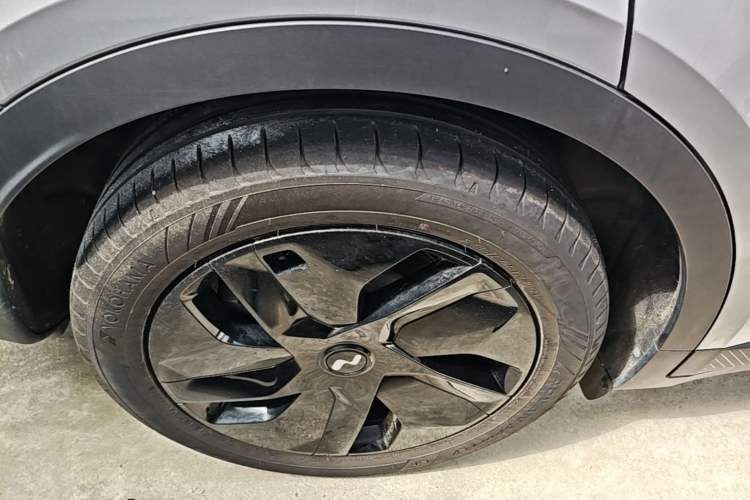 Used ONVO L60 2025 Model—60 kWh Rear-Wheel-Drive Version Right Rear Wheel Hub