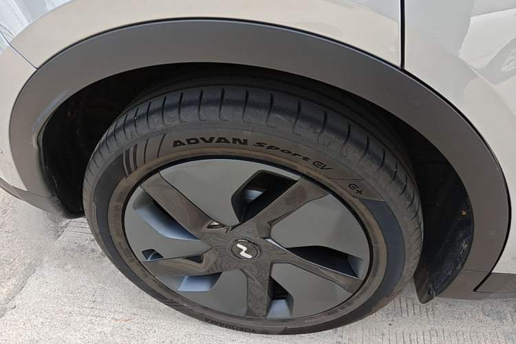 Used ONVO L60 2025 Model—60 kWh Rear-Wheel-Drive Version Right Rear Wheel Hub