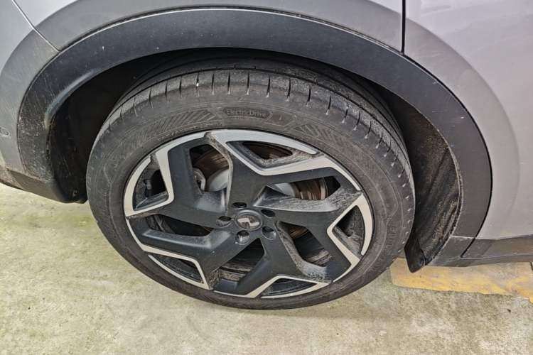Used ONVO L60 2025 Model—60 kWh Rear-Wheel-Drive Version Right Rear Wheel Hub