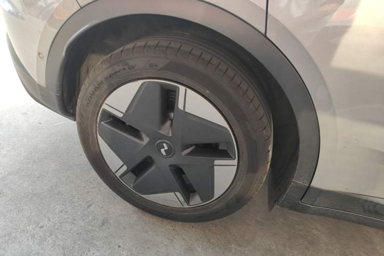 Used ONVO L60 2025 Model—60 kWh Rear-Wheel-Drive Version Right Rear Wheel Hub