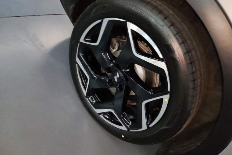 Used ONVO L60 2025 Model—60 kWh Rear-Wheel-Drive Version Right Rear Wheel Hub
