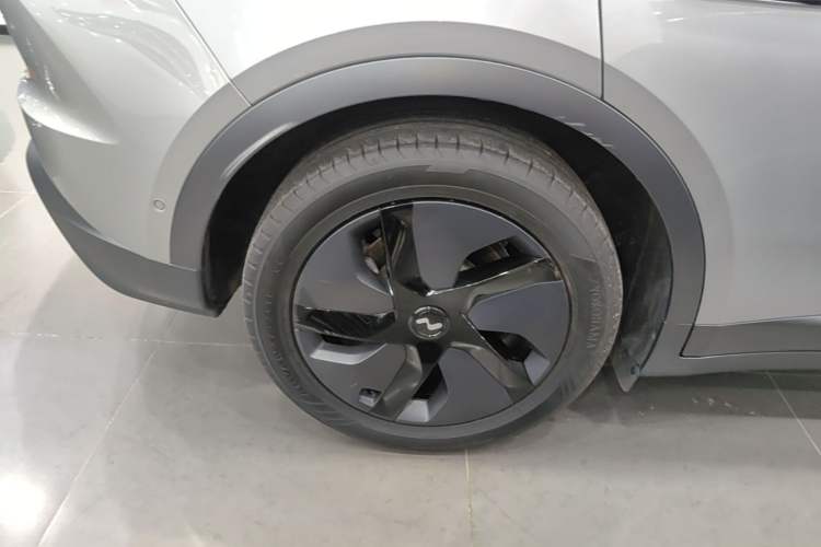 Used ONVO L60 2025 Model—60 kWh Rear-Wheel-Drive Version Right Rear Wheel Hub