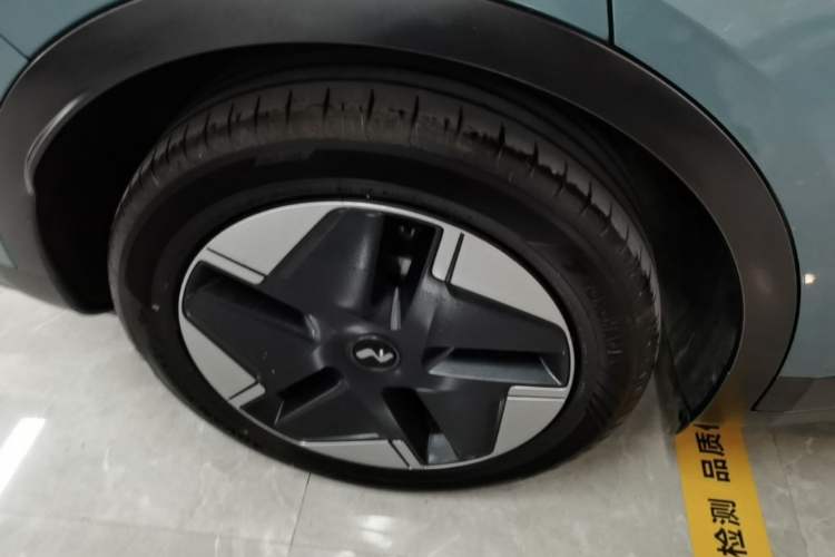 Used ONVO L60 2025 Model—60 kWh Rear-Wheel-Drive Version Right Rear Wheel Hub