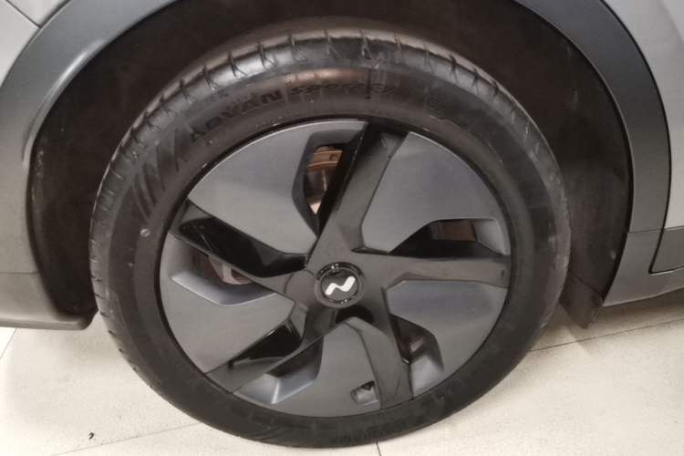 Used ONVO L60 2025 Model—60 kWh Rear-Wheel-Drive Version Right Rear Wheel Hub