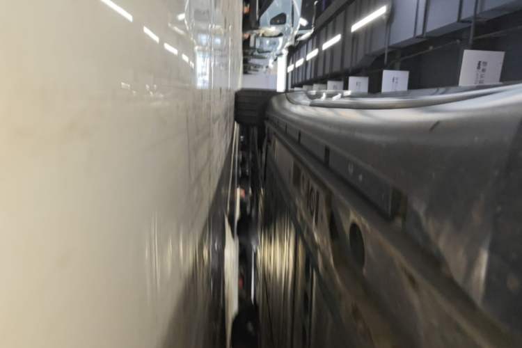 Used ONVO L60 2025 Model—60 kWh Rear-Wheel-Drive Version Right Side Sill