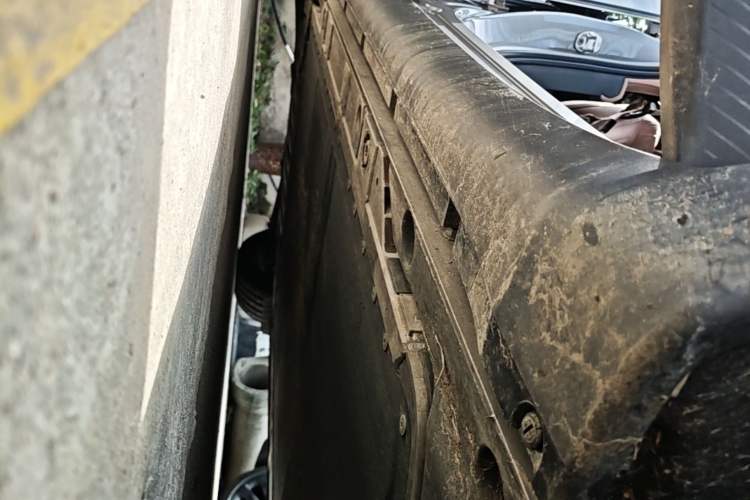 Used ONVO L60 2025 Model—60 kWh Rear-Wheel-Drive Version Right Side Sill