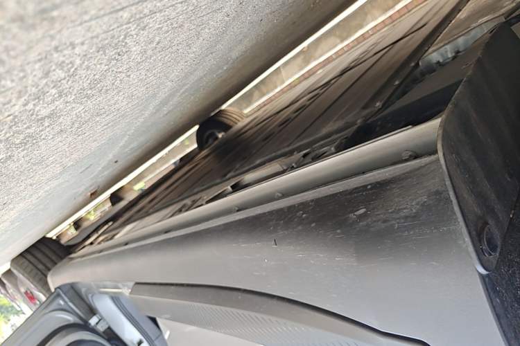 Used ONVO L60 2025 Model—60 kWh Rear-Wheel-Drive Version Right Side Sill