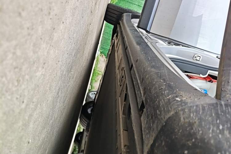 Used ONVO L60 2025 Model—60 kWh Rear-Wheel-Drive Version Right Side Sill